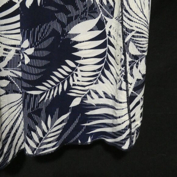 SAMI & JO | large | Navy & White Floral Pattern Short Sleeve Dress | Scoop Neck - Picture 16 of 16